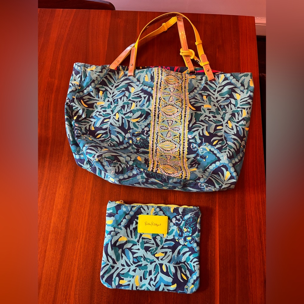 Reversible Lilly Pulitzer tote bag with matching pouch